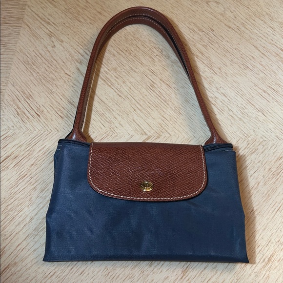 Longchamp Le Pliage Tote - Picture 8 of 9